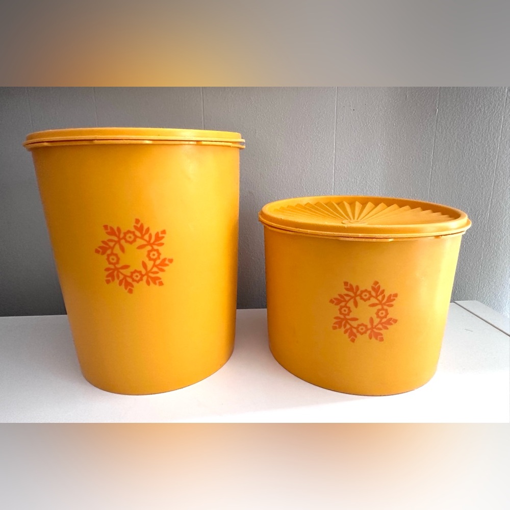 Tupperware Canisters With Lids - Retro Kitchen Storage